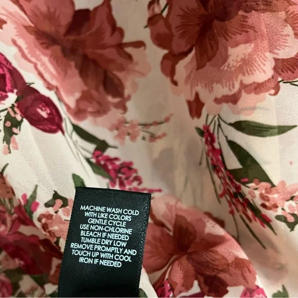 Torrid Size 2 Floral Blouse 🩷 NEW WITH TAGS - Picture 10 of 12